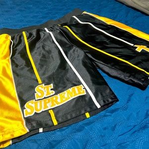Supreme Shorts Black and yellow size Medium